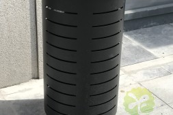 广西百色户外广场圆柱形烤漆钢制垃圾桶