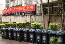 广西贵港120l中间脚踏式塑料垃圾桶