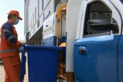 新型垃圾收集车环保又省力